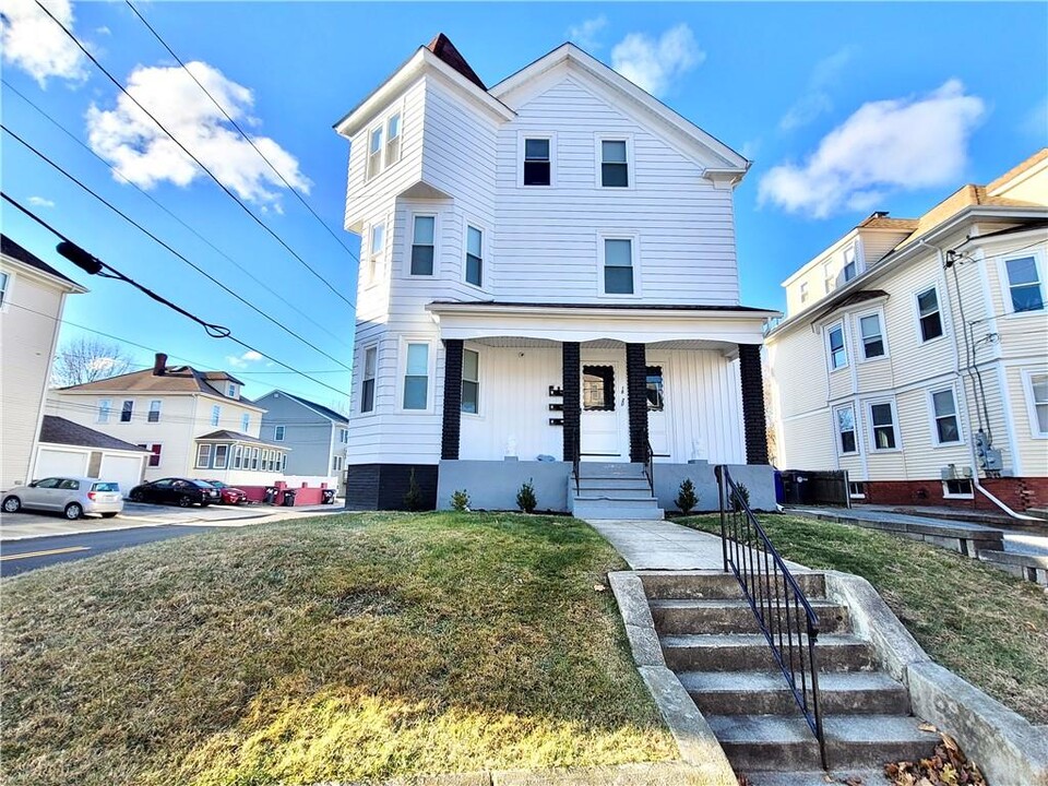 18 Woonasquatucket Ave in North Providence, RI - Building Photo