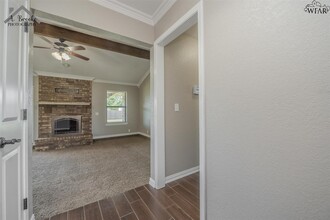 509 W Coleman Ave in Iowa Park, TX - Building Photo - Building Photo