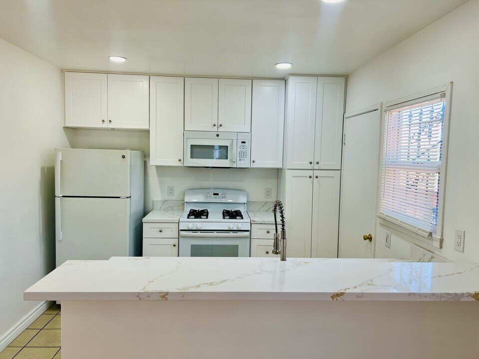 3551 W Manchester Blvd in Inglewood, CA - Building Photo