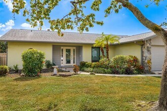 4814 Country Oaks Blvd in Sarasota, FL - Building Photo - Building Photo