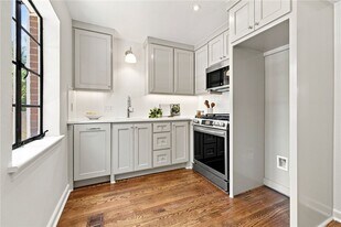 15 W Prospect St in Fayetteville, AR - Building Photo
