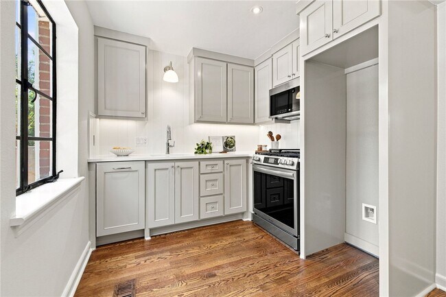 property at 15 W Prospect St