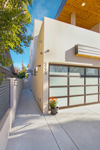 5224 Lennox Ave, Unit .5 in Sherman Oaks, CA - Foto de edificio - Building Photo