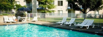 Chesapeake Pointe in Milwaukie, OR - Building Photo