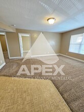 413 Avalon Dr in Louisville, TN - Foto de edificio - Building Photo