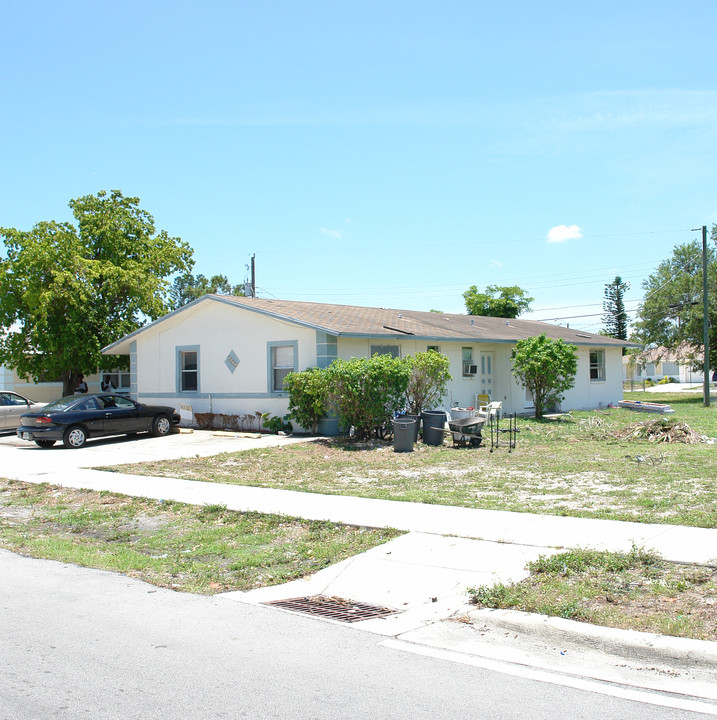 2864-2872 NW 15th Ct in Fort Lauderdale, FL - Building Photo