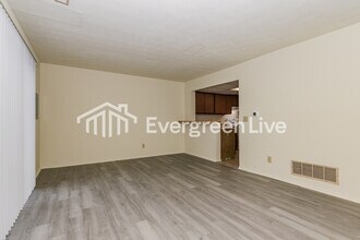 6382 Nightwind Ct in Dayton, OH - Building Photo - Building Photo