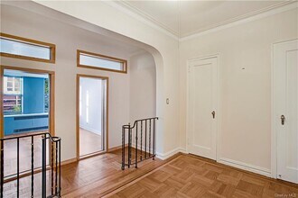 210 Martine Ave, Unit 6H in White Plains, NY - Building Photo - Building Photo