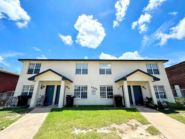 property at 2804 Leroy Cir
