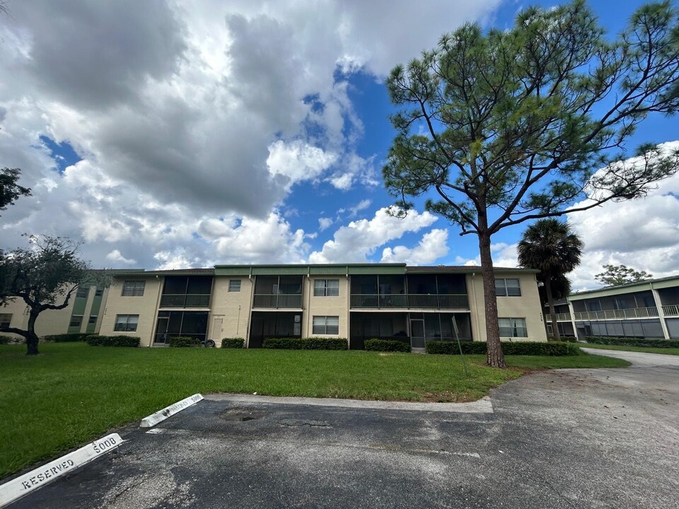 4276 NW 89th Ave, Unit 202 in Coral Springs, FL - Building Photo