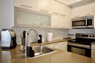 1248 De L'hôtel-De-Ville Av in Montréal, QC - Building Photo - Building Photo