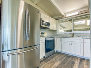 385 Kahoolawe St in Kahului, HI - Building Photo - Building Photo