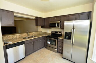 451 Wayman Ln in Virginia Beach, VA - Foto de edificio - Building Photo