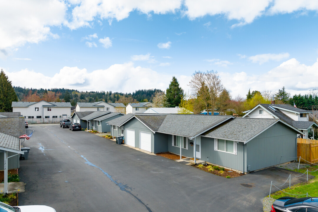 1204 7th Ave SE in Puyallup, WA - Building Photo