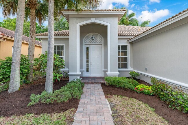 4413 W Whitewater Ave in Weston, FL - Building Photo - Building Photo