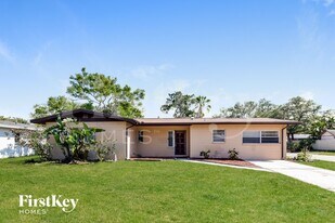 4818 W Bay Villa Ave in Tampa, FL - Building Photo