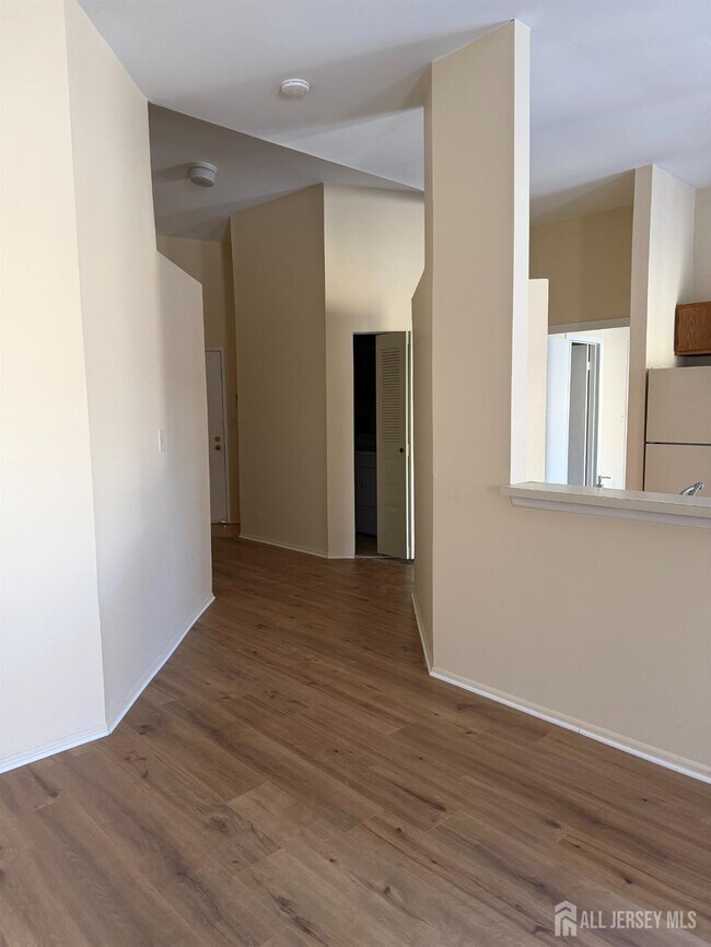 5083 Beech Ct in Monmouth Junction, NJ - Foto de edificio - Building Photo