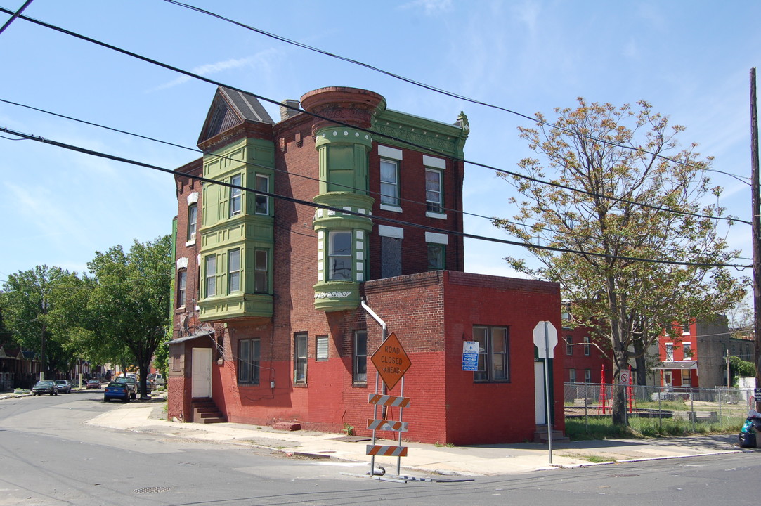 1100 N 41ST St in Philadelphia, PA - Building Photo