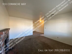 910 Comanche Way in Lodi, CA - Building Photo - Building Photo