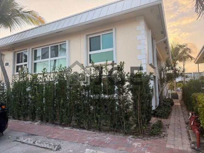 property at 861 SE 22nd Ave