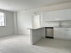 909 E 24th St in Hialeah, FL - Building Photo - Building Photo