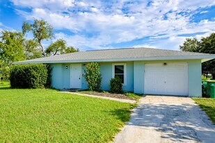 478 Orange Dr NW in Port Charlotte, FL - Building Photo