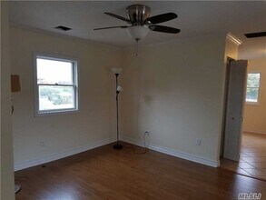 152 Harrison Ave in Bethpage, NY - Building Photo - Building Photo