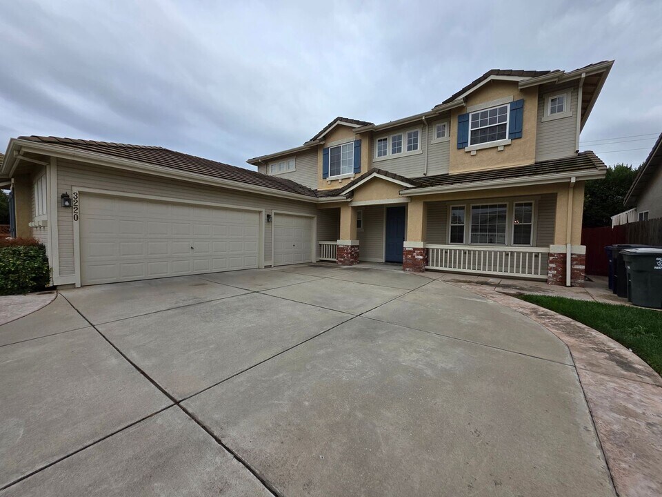 3220 Clearview Ct in Modesto, CA - Building Photo