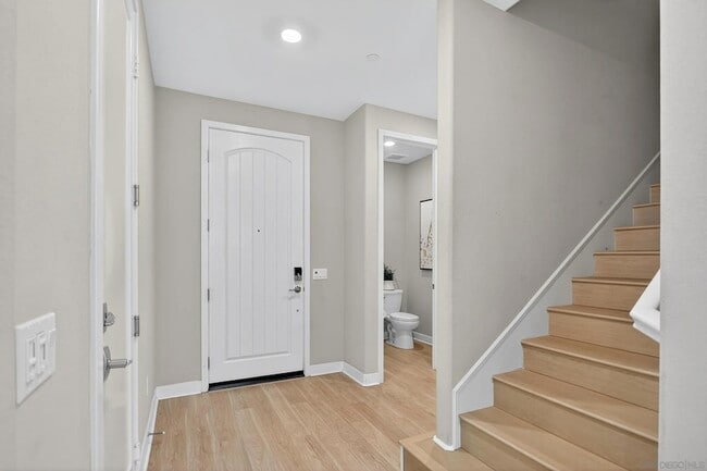 1733 Artemisia Ct in Carlsbad, CA - Foto de edificio - Building Photo