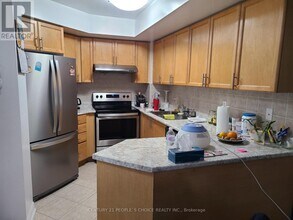 3888 Duke of York Blvd in Mississauga, ON - Building Photo - Building Photo