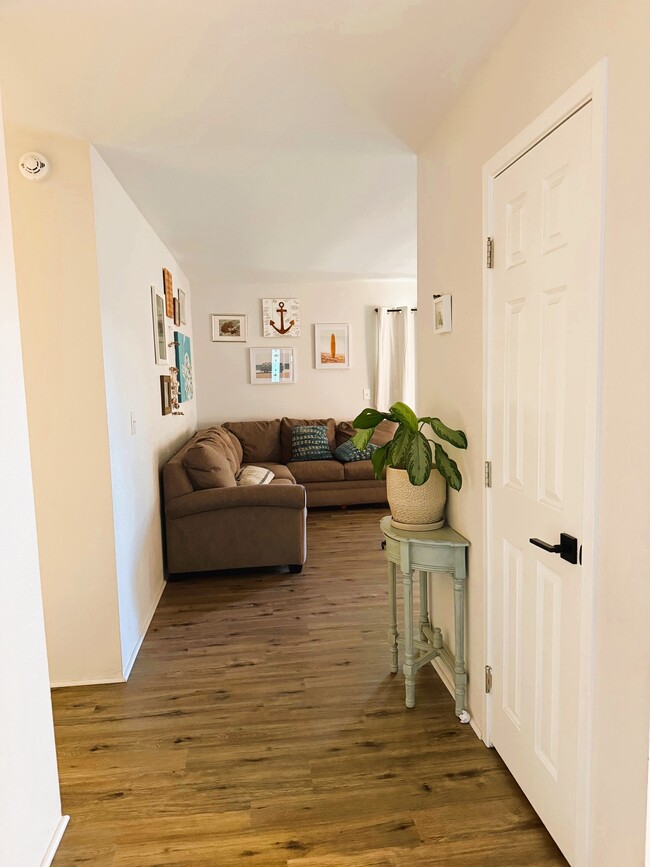5407 Rocking Horse Ln in Oceanside, CA - Foto de edificio - Building Photo