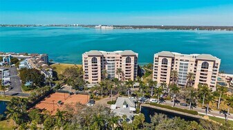 4953 Bacopa Ln S in St. Petersburg, FL - Building Photo