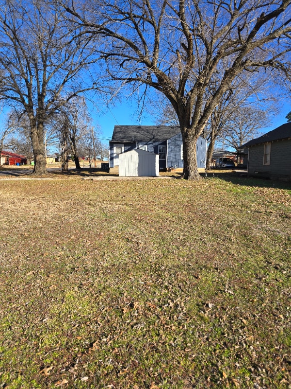 1523 N Barta Ave in Prague, OK - Foto de edificio - Building Photo