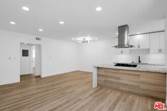 1021 N Genesee Ave in West Hollywood, CA - Building Photo - Building Photo