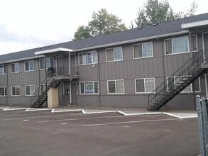 810 18th Ave SW in Albany, OR - Building Photo - Building Photo