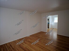 12000 Armitage Dr in Grandview, MO - Foto de edificio - Building Photo