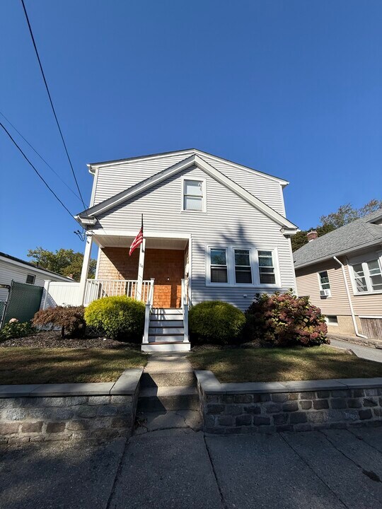 34 Zella St, Unit 1 in Providence, RI - Building Photo