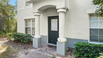 9402 Charlesberg Dr in Tampa, FL - Building Photo