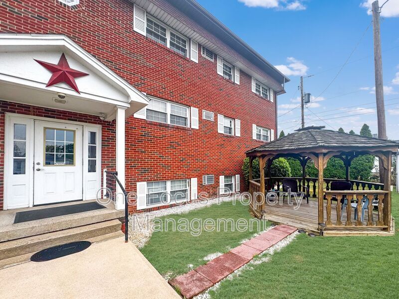 802 Chestnut St in Montoursville, PA - Foto de edificio