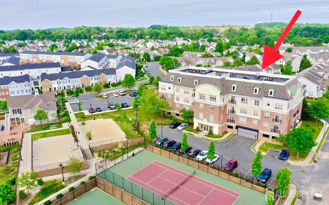 6404 Fernandez Ct in Sayreville, NJ - Building Photo