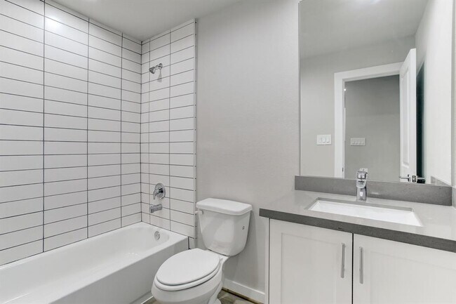 645 E 11th 1/2 St in Houston, TX - Building Photo - Building Photo