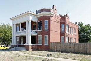 320 N Rock Island Ave in El Reno, OK - Building Photo