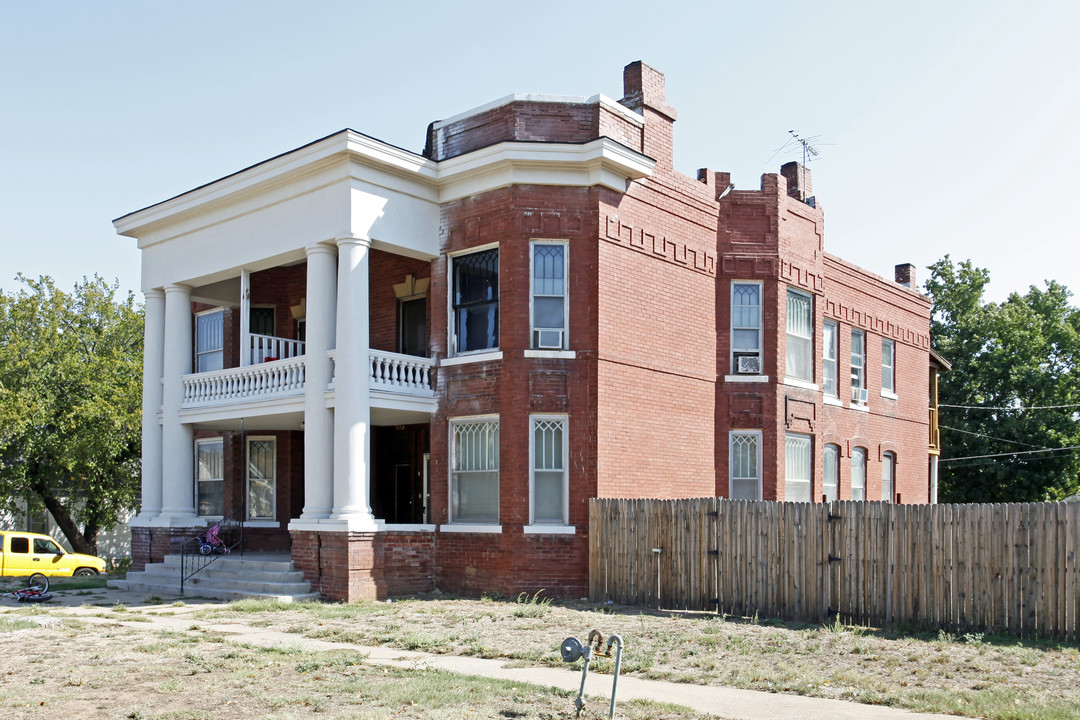 320 N Rock Island Ave in El Reno, OK - Building Photo