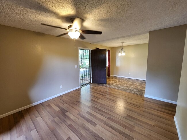 2069 California Ave in Wahiawa, HI - Building Photo - Building Photo