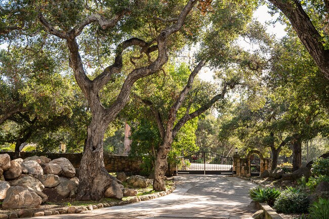 679 Mission Canyon Rd in Santa Barbara, CA - Building Photo - Building Photo
