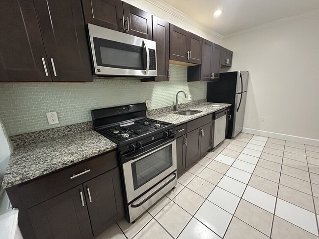 435 Walnut Ave in Boston, MA - Building Photo - Building Photo