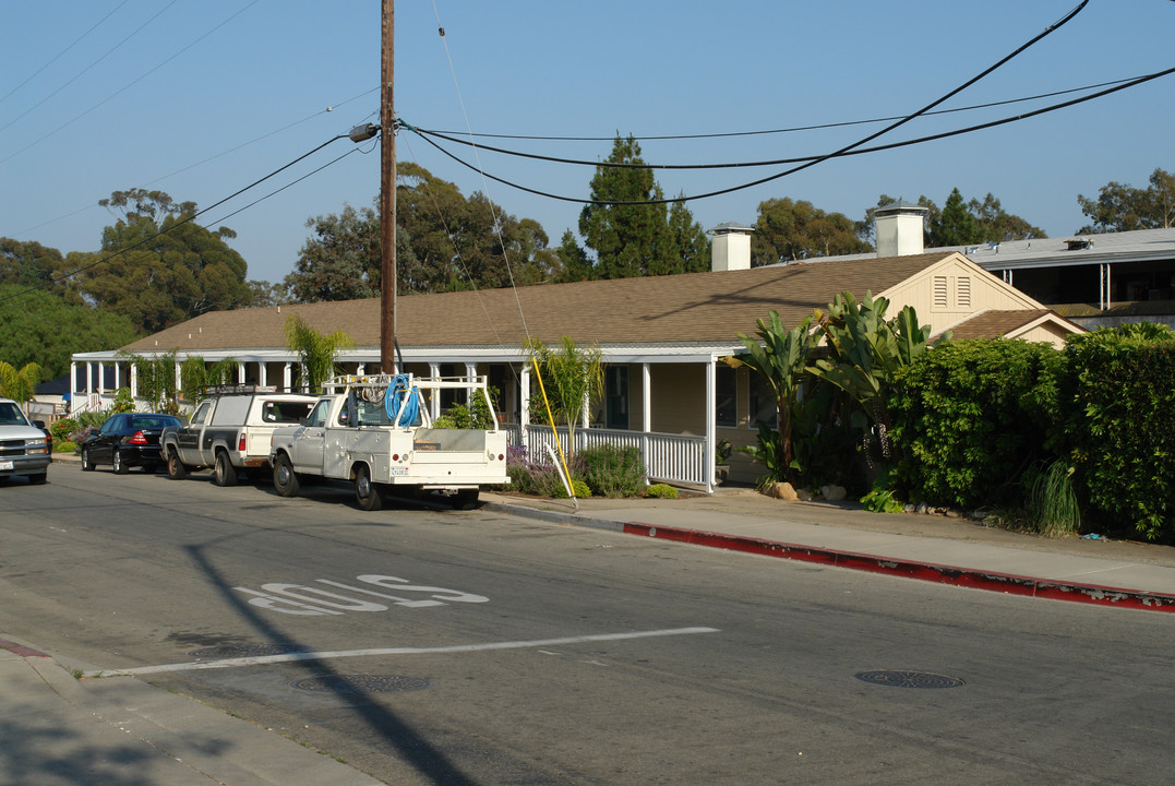 110 Wye Rd in Santa Barbara, CA - Foto de edificio