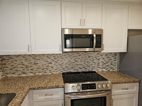 250 Layne Blvd in Hallandale Beach, FL - Building Photo - Building Photo