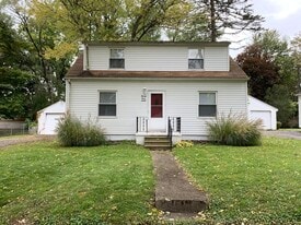 2430 Midday St in Jackson, MI - Building Photo