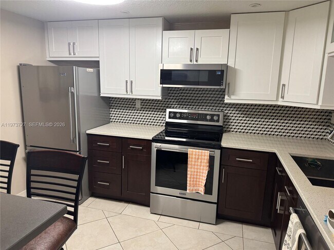 3920 Inverrary Blvd in Lauderhill, FL - Building Photo - Building Photo